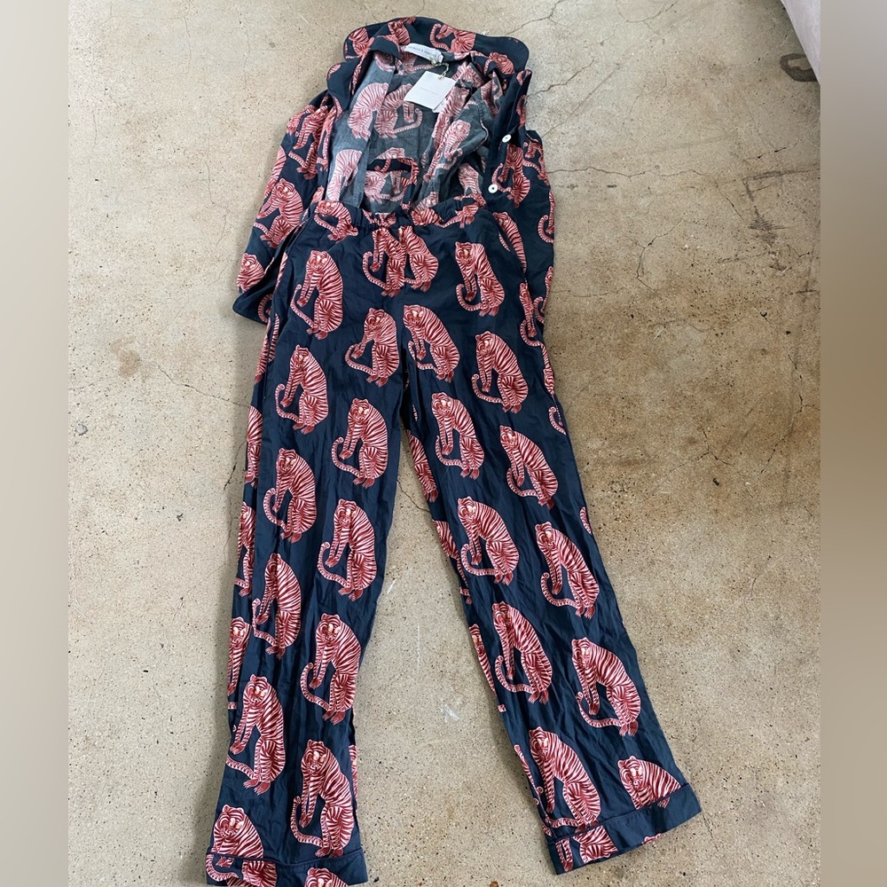Desmond & Dempsey pajama set